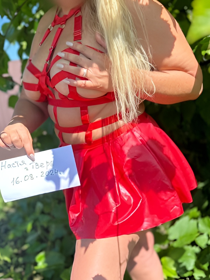 Риана привлекательная девушка из Советского цена от 5000 руб